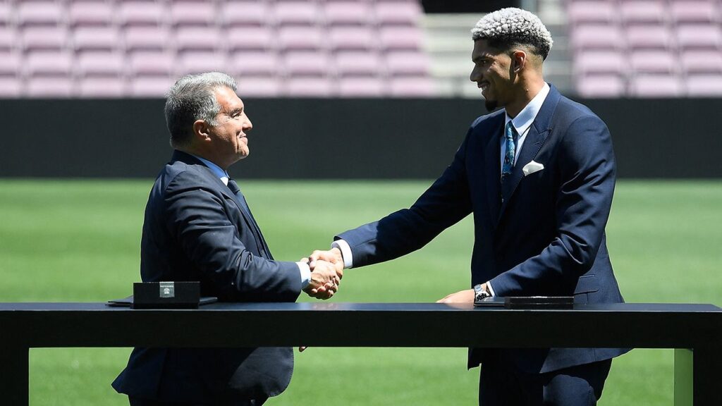 Laporta appears confident and calm with the renewal of Ronald Araújo