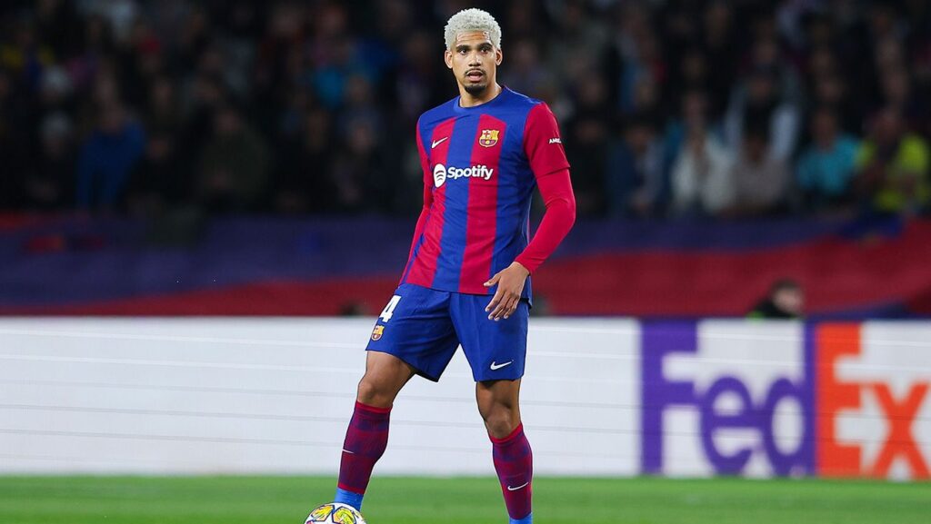 Ronald Araújo still does not completely close the doors of his future at FC Barcelona