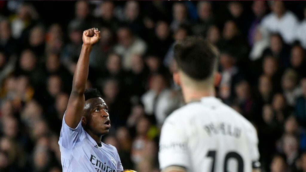 Vinicius does not avoid Real Madrid’s ‘prick’ against a Valencia that ‘opens’ LaLiga again (2-2)