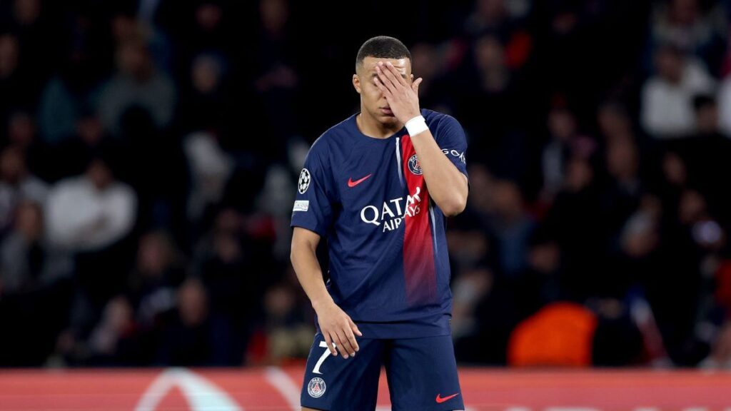 Criticism rains down on Mbappé for ‘disappearing’ against Barça