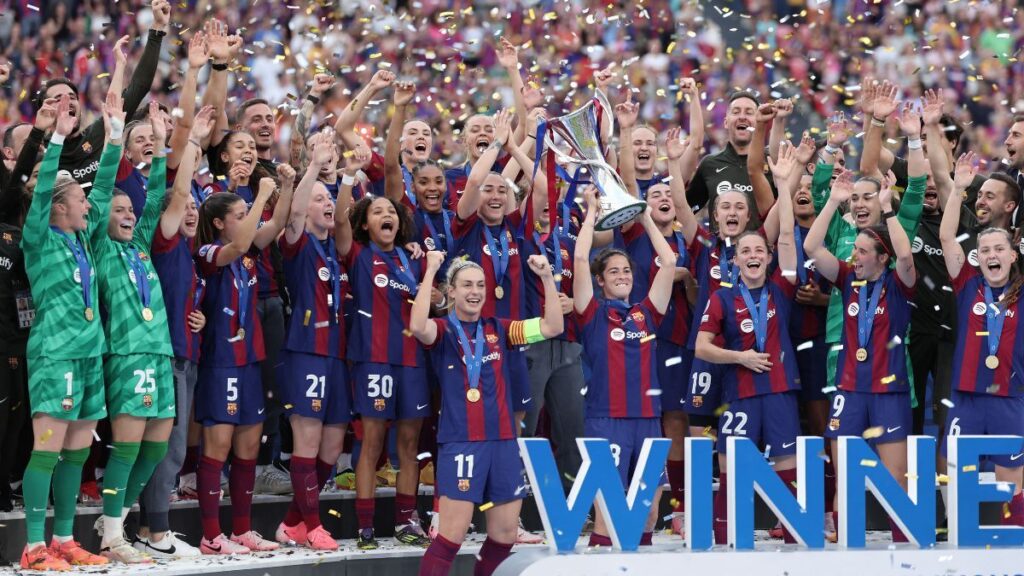 El Femení, on the Champions League podium and FC Barcelona is already close to 50 European Cups