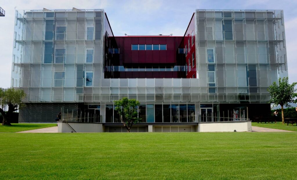 Marc Bernal knocked on Xavi’s door with his display against Deportivo