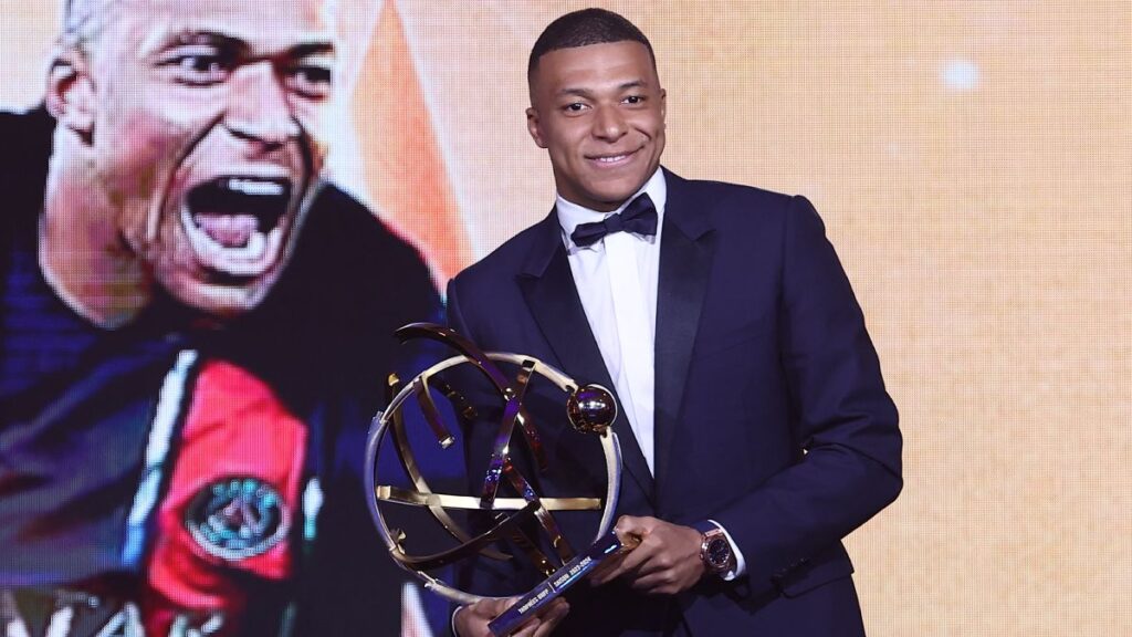 Mbappé doesn’t reveal when he will announce his future and makes it clear that being in the Olympics