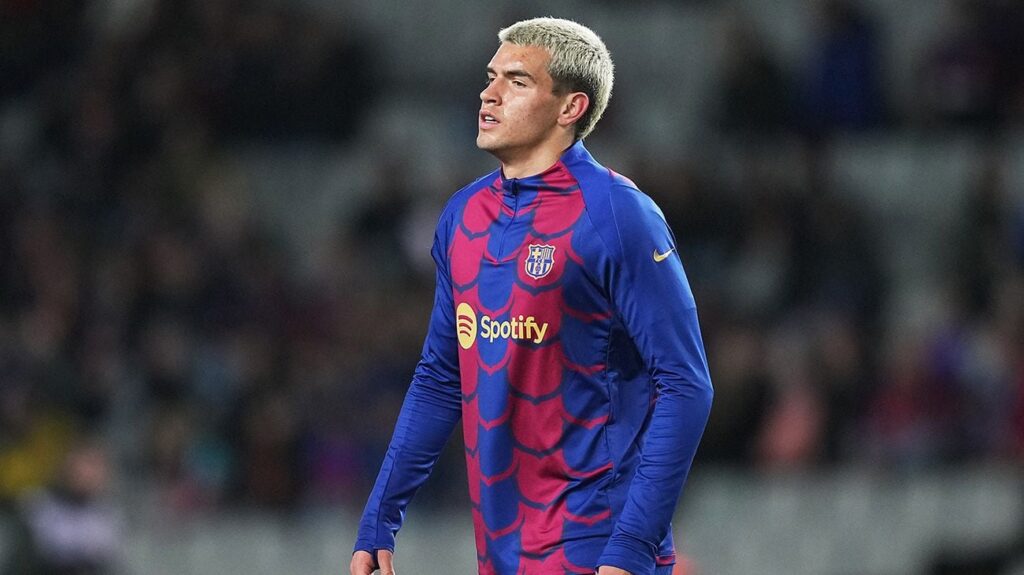 Marc Guiu is running as Lewandowski’s substitute in case Vitor Roque ends up leaving