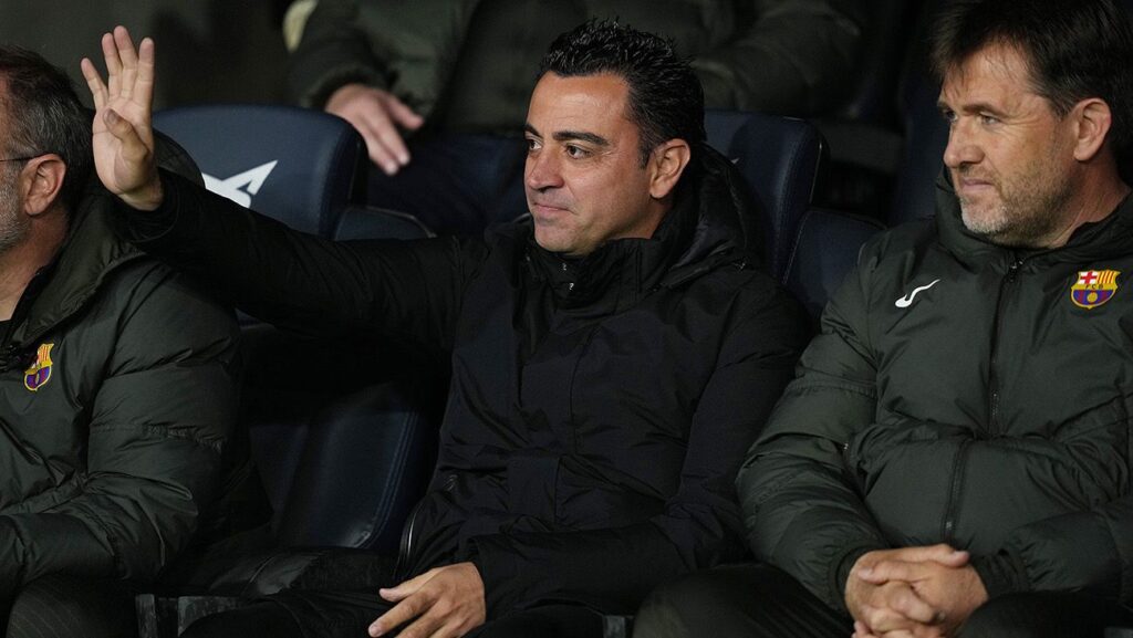 Xavi, delighted by the surprising wave of Montjuïc while Barça still tied against Valencia