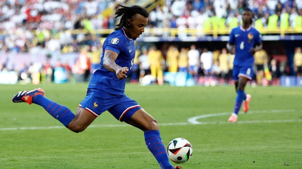Arsenal are considering Jules Koundé to strengthen their defence