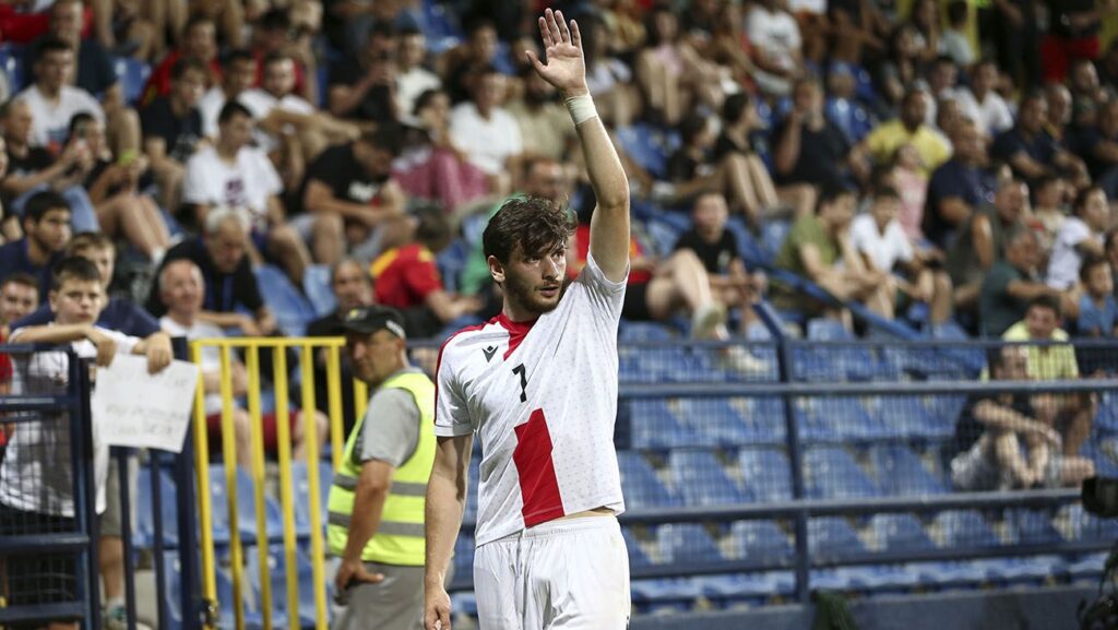 Kvaratskhelia moves away from PSG and could also stop being an alternative for Barça