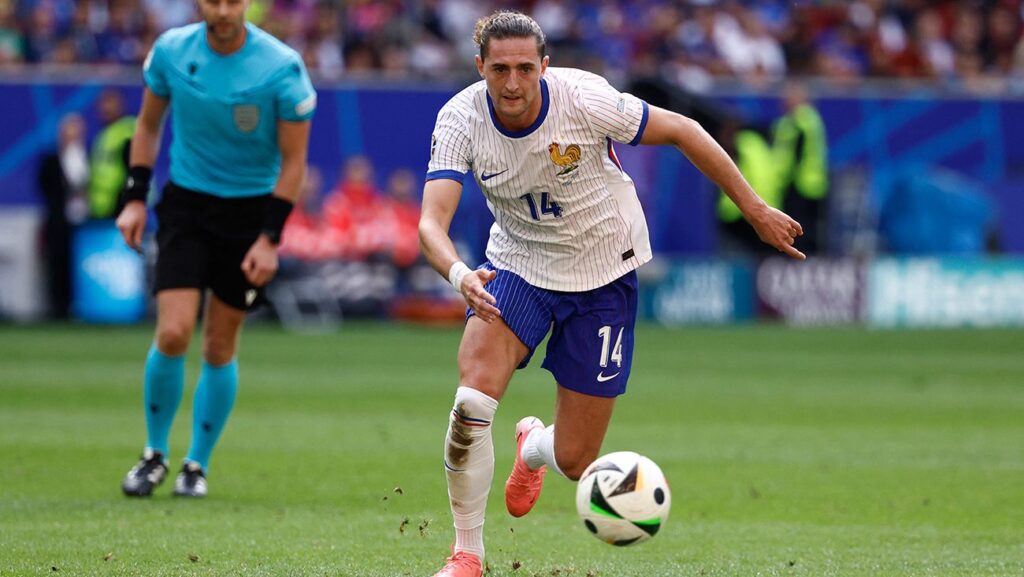 FC Barcelona would once again have the ‘free’ signing of Adrien Rabiot on the table