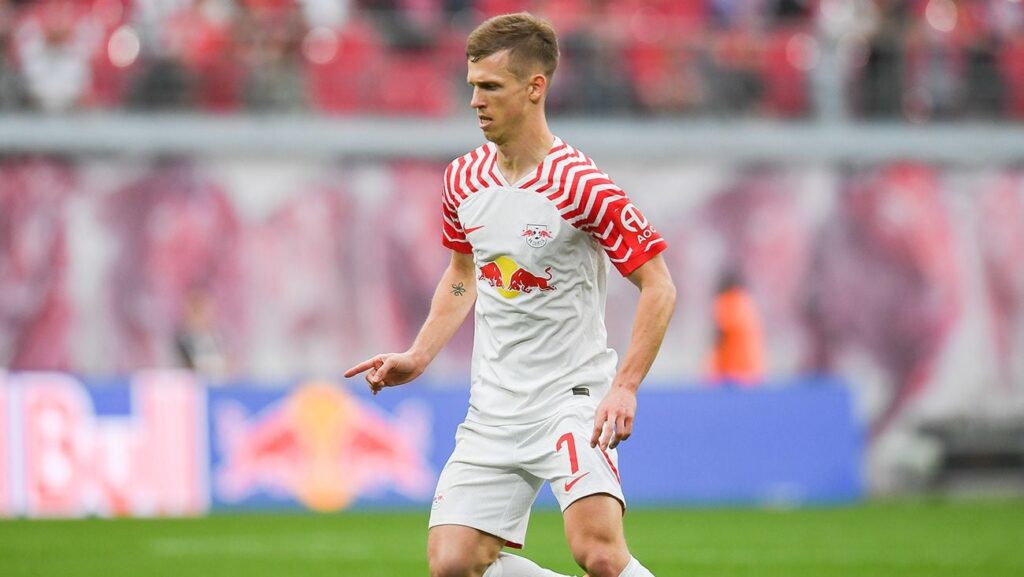 Leipzig puts pressure on FC Barcelona with Dani Olmo