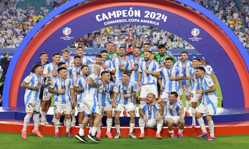 Argentina wins the Copa América (1-0) with Messi broken and crying his eyes out