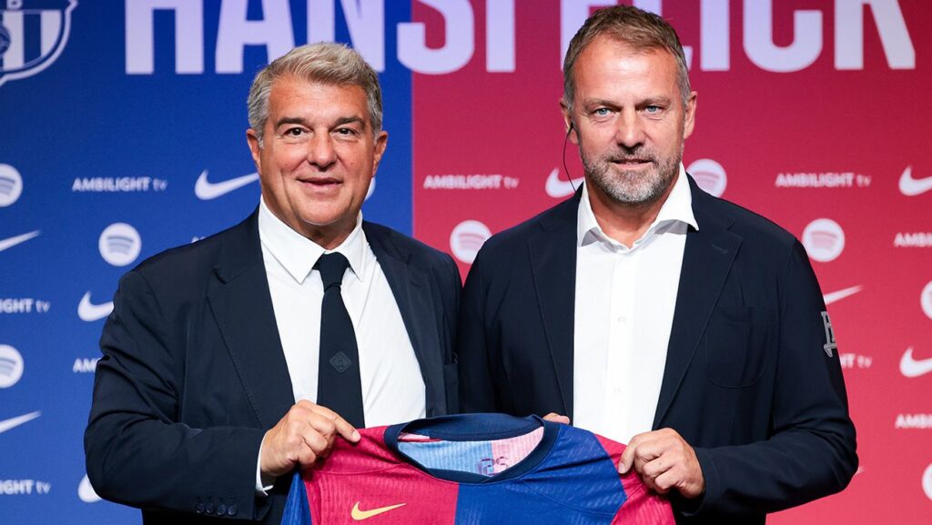 Hansi Flick ‘dribbles’ with Nico Williams and confirms that the desired pivot is already at Barça