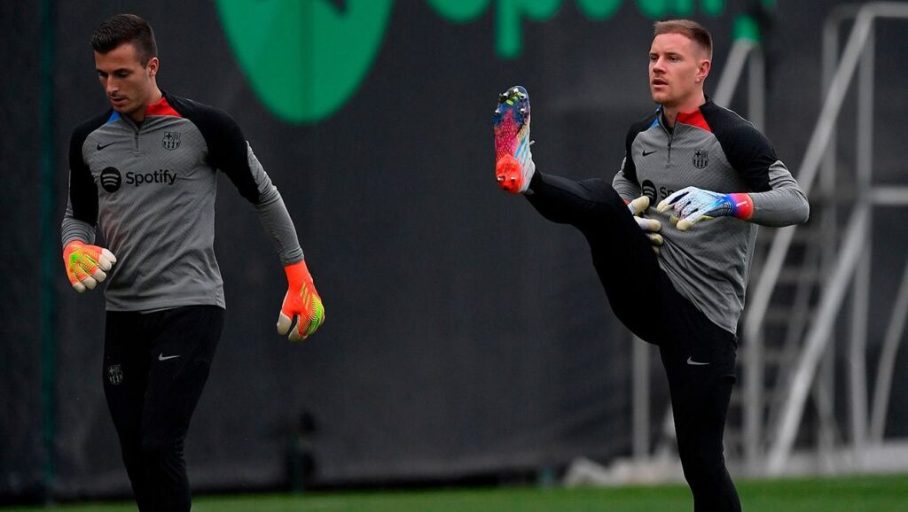 FC Barcelona continues to monitor its options to reinforce the goal for the 24/25 season