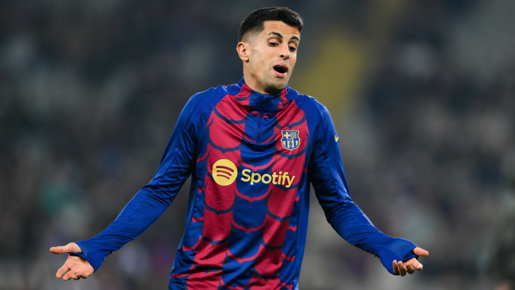 The options that FC Barcelona handles if the signing of João Cancelo fails