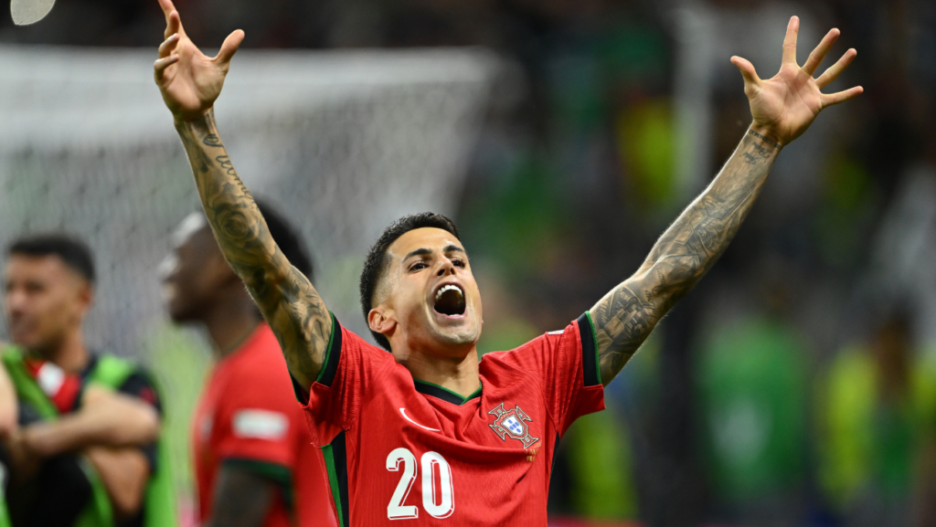 The options that FC Barcelona would handle for the right back as alternatives to Joao Cancelo