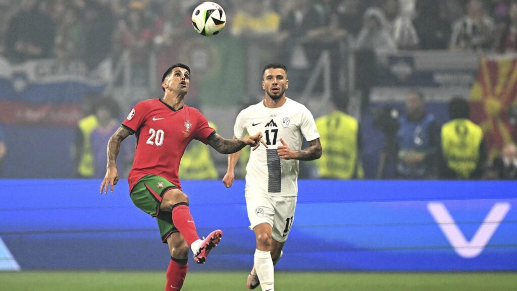 Cancelo showed his best version in Portugal-Slovenia and Joao Félix was left without playing again