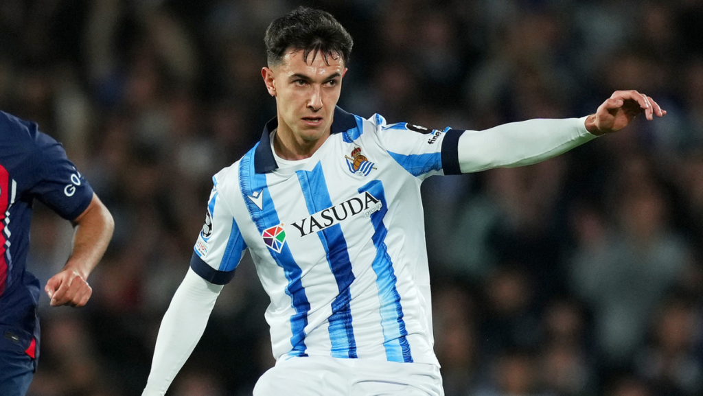 United is going all out for someone who has always been one of Barcelona’s favorites for the pivot