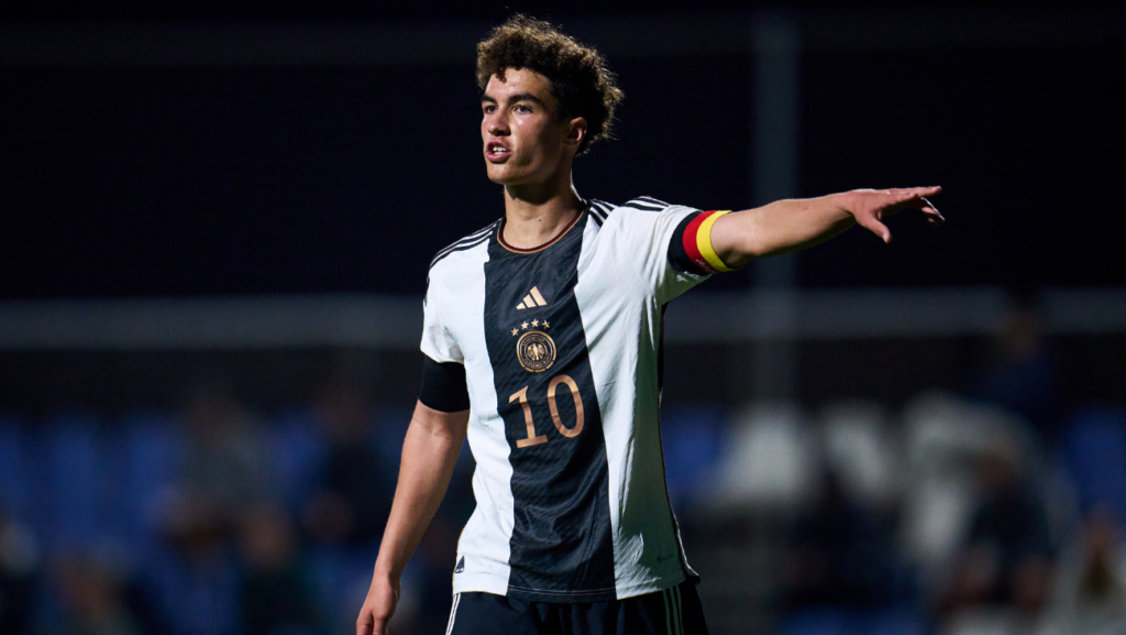 Hansi Flick confirms that Noah Darvich will have an opportunity in the FC Barcelona preseason