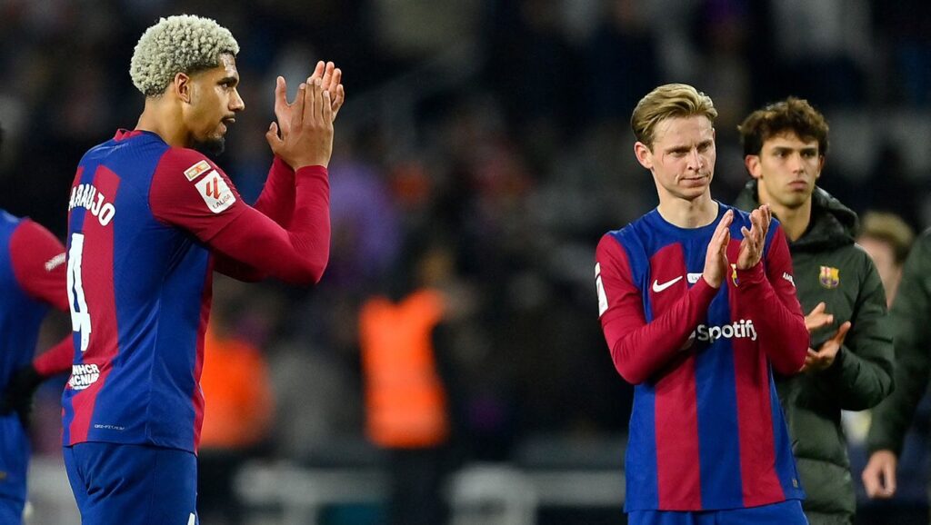 The injuries of Ronald Araújo and Frenkie de Jong leave FC Barcelona without a sales plan