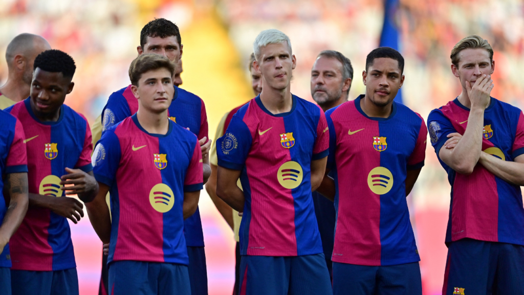 The fans of FC Barcelona showed their ‘anger’ at the Gamper with a star and a discard