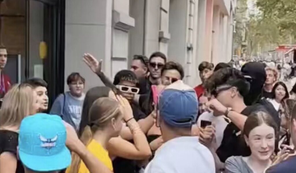 Lamine Yamal is causing a sensation in Barcelona ¡and so is his double!