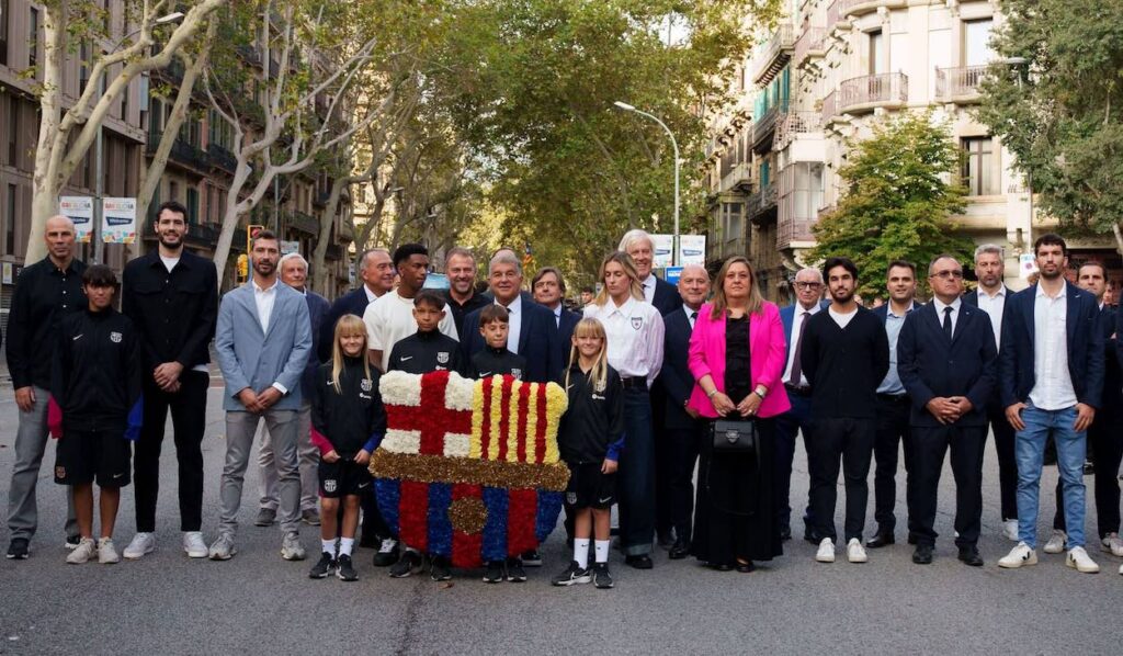 Hansi Flick joins Catalan traditions and leads the representation of Barça in the Diada