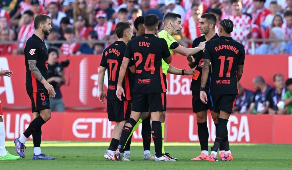 A ‘black’ afternoon for Ferran Torres, who was controversially sent off