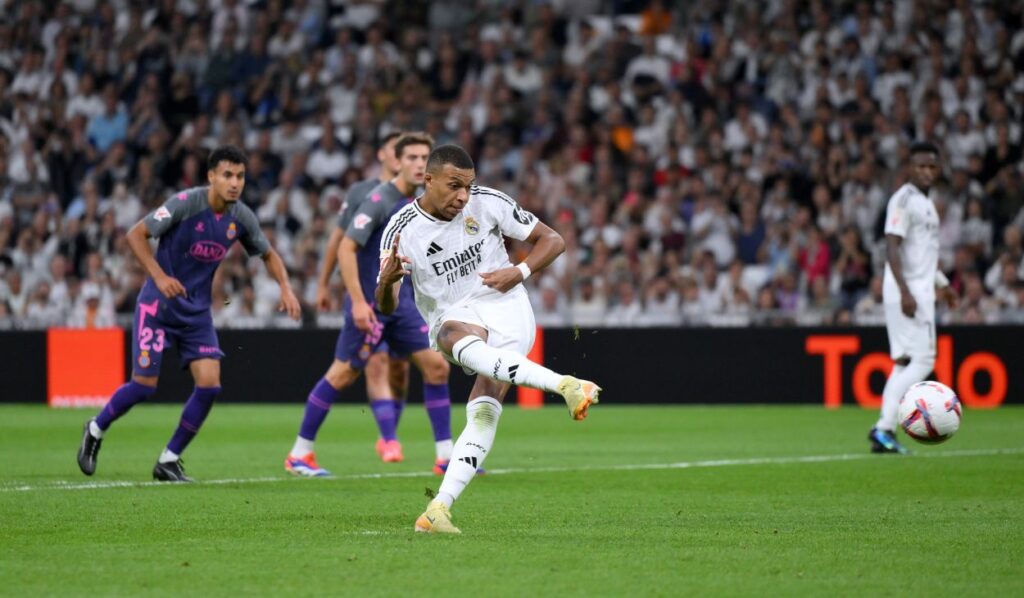 Mbappe equals Lewandowski on goals thanks to “gifted” penalties