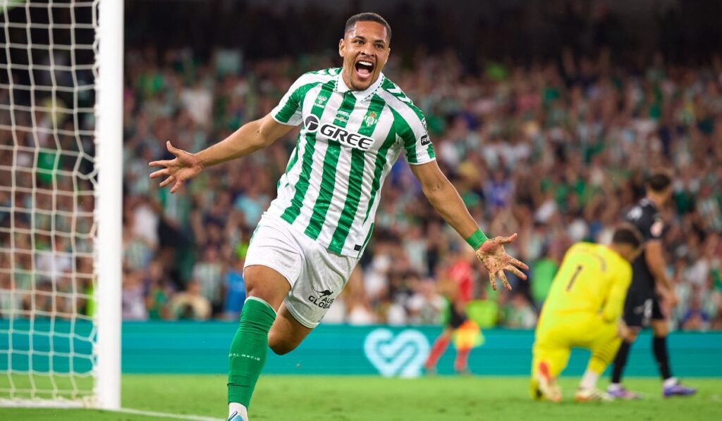 Vitor Roque scores his first goal for Real Betis!