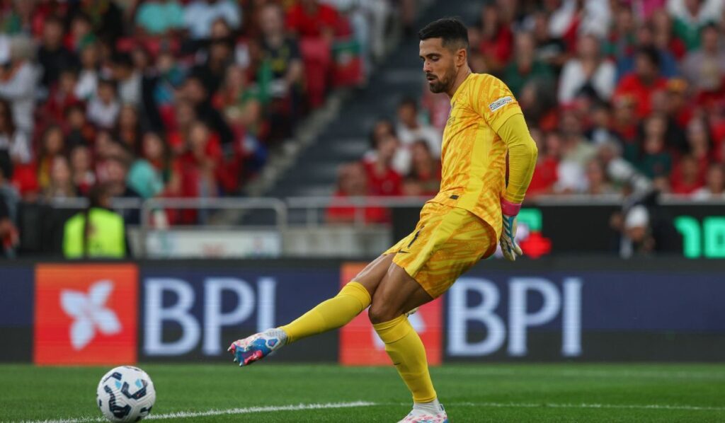 Manchester City close to stealing Barcelona’s star goalkeeper