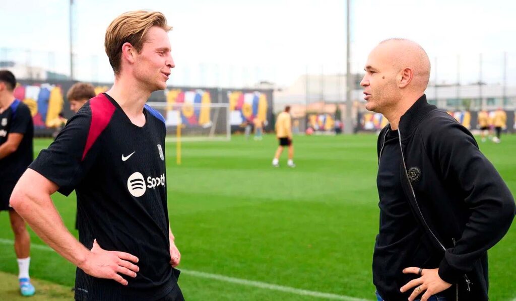 Coming home! Andrés Iniesta visited the Barça squad this Wednesday