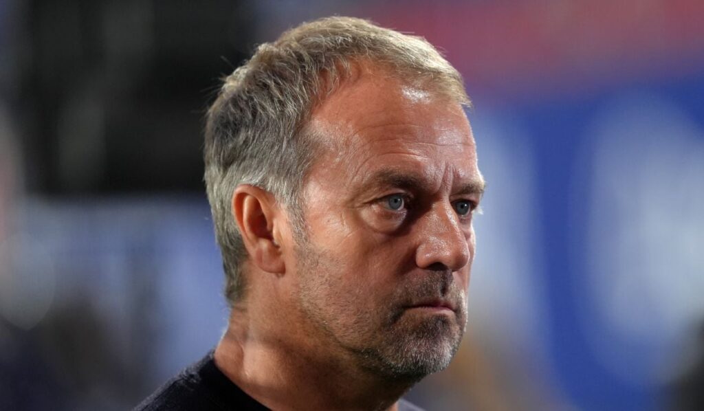 Hansi Flick is self-critical and ‘gets wet’ with the controversial refereeing against Barça