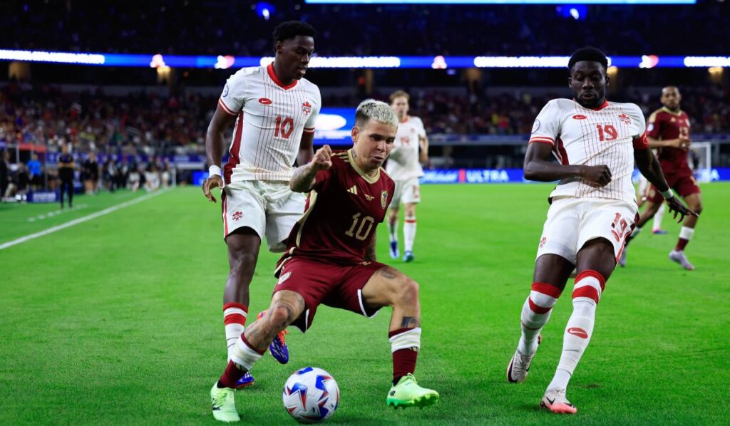 PSG are looking to strengthen their team with one of the candidates to replace Lewandowski at Barça