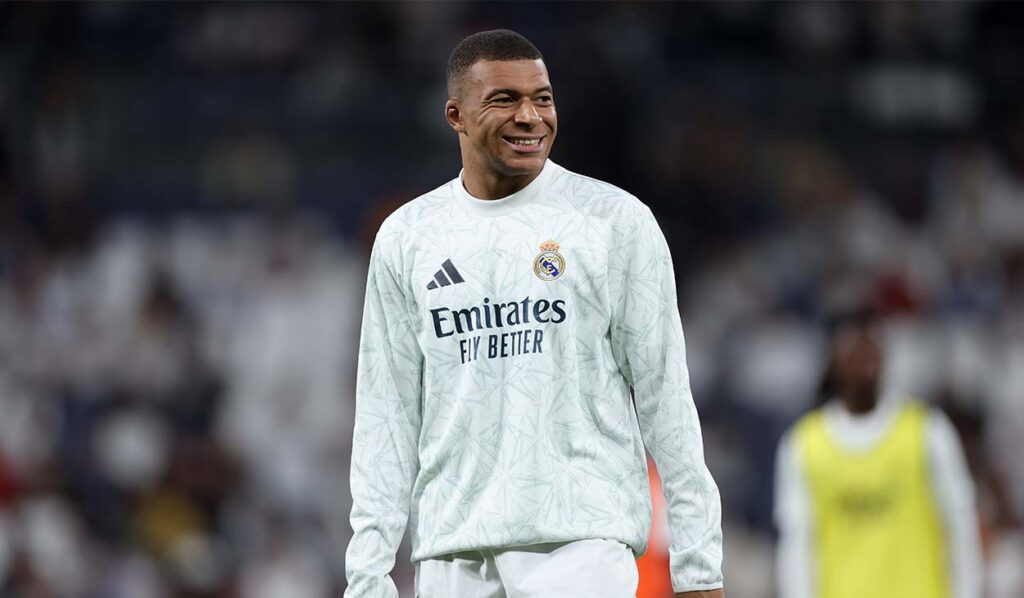 Deschamps defends Mbappé for his nights out