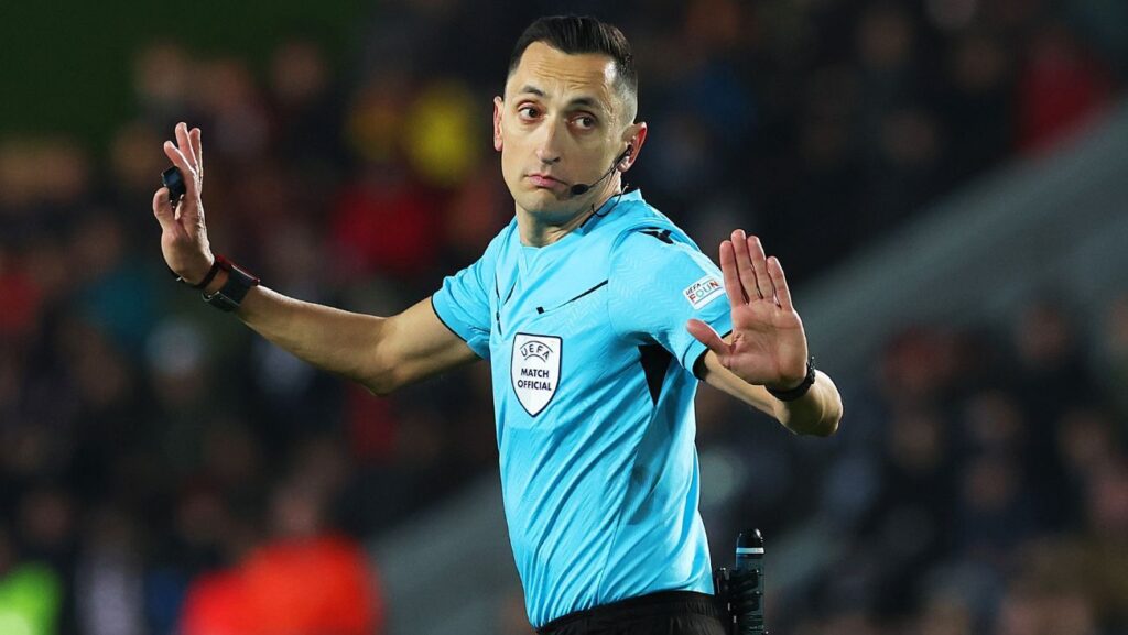 The embarrassing video with which Real Madrid TV criticized the Clásico referee