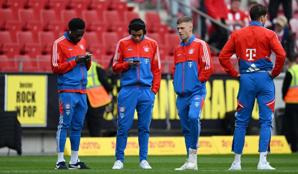 Two Bayern stars are considering their futures and Barcelona could benefit