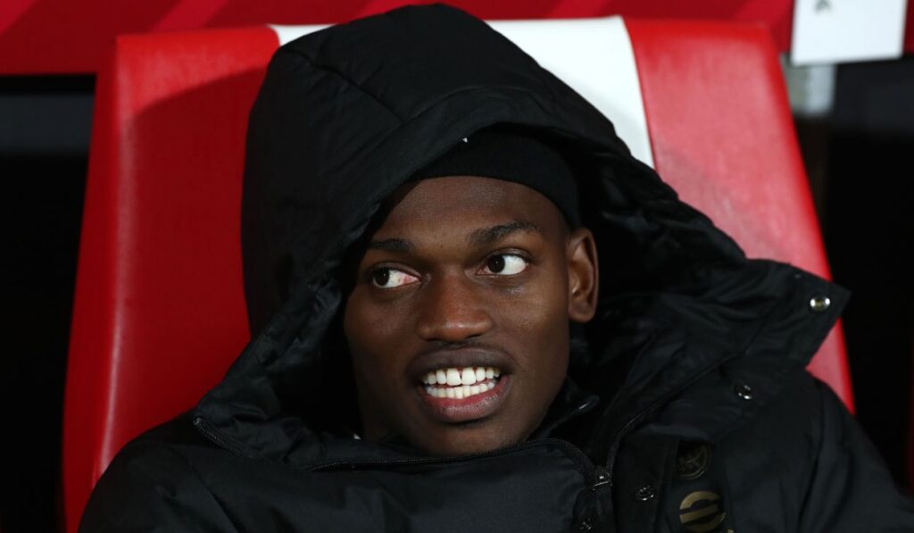 Rafael Leao is back on the bench for Milan and his possible arrival at Barça is gaining momentum