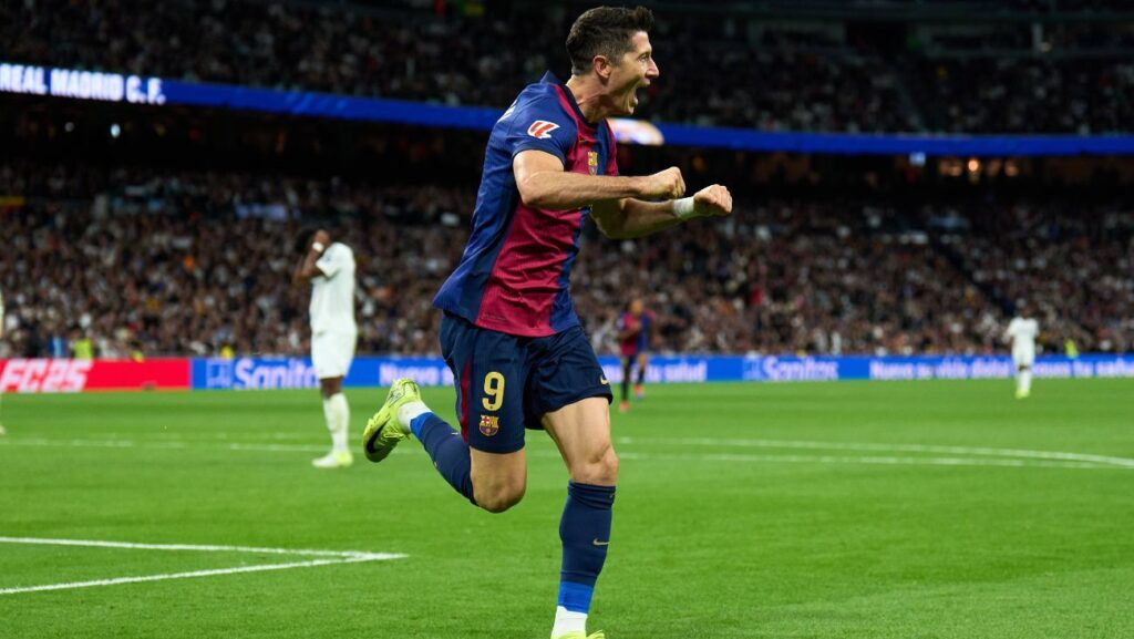 OFFICIAL! Robert Lewandowski is the LaLiga MVP for the month of October