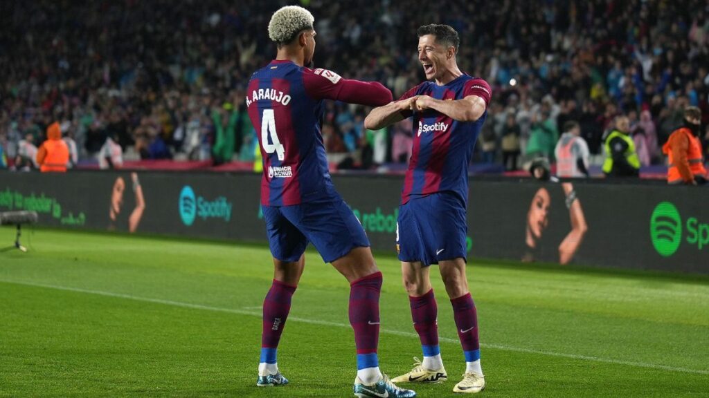 Araujo receives medical clearance and returns to the Barça squad after 198 days