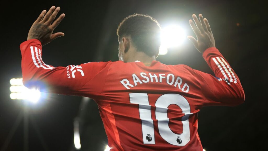 POLL: Should Barcelona try to sign Marcus Rashford?