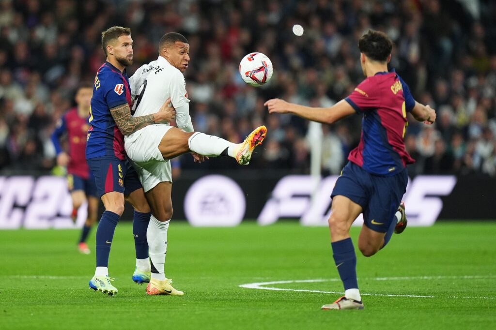 Ronald Araujo it’s back now, is the duo Pau Cubarsí-Iñigo Martínez in danger?