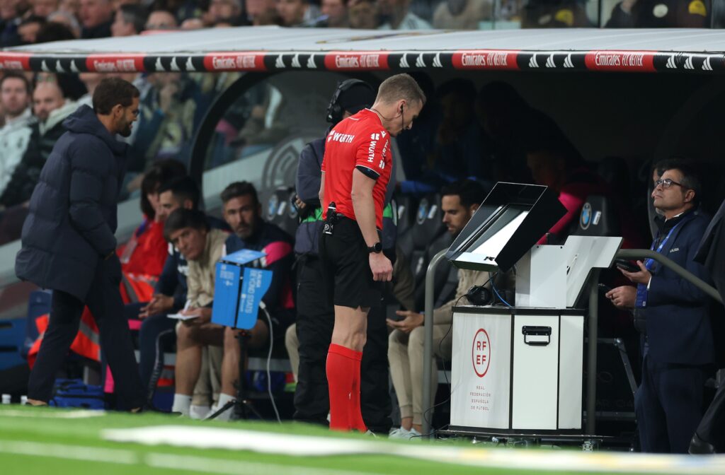 Double standards in refereeing keep Real Madrid ‘alive’ in La Liga