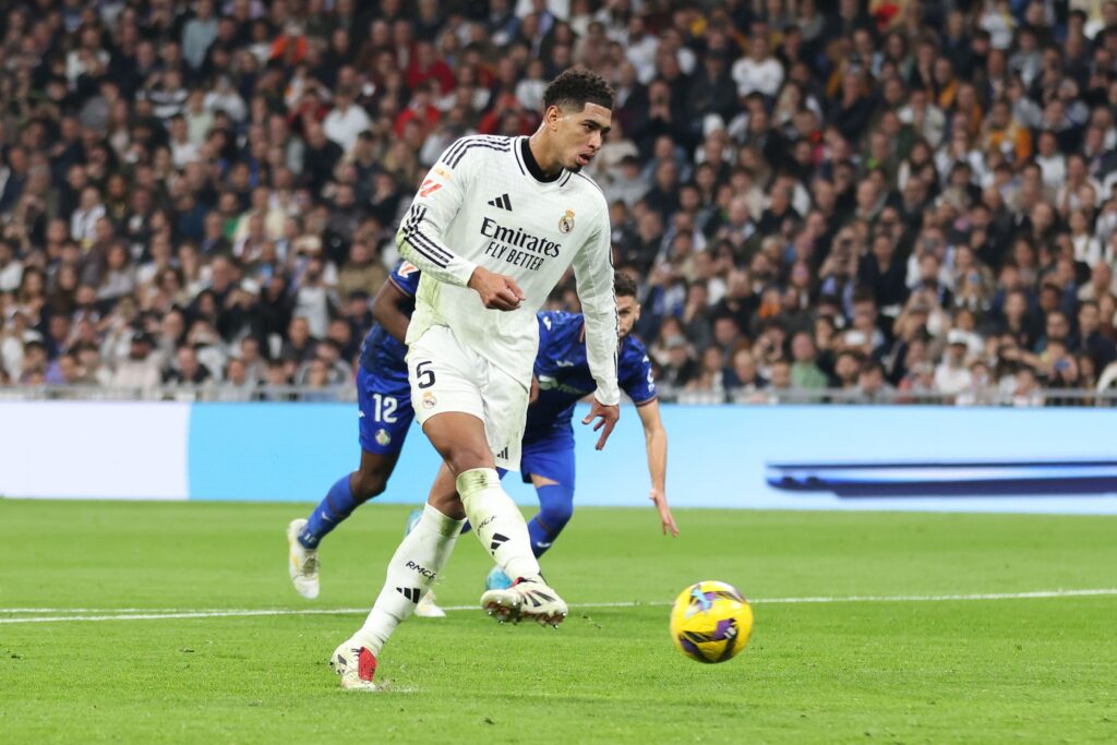 Real Madrid take advantage of a ‘gift’ from the referee to beat Getafe and get closer to Barça (2-0)