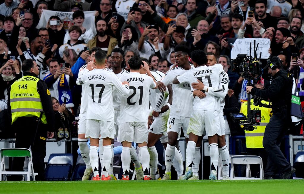 Real Madrid thrashes Sevilla and surpasses Barça in the standings (4-2)