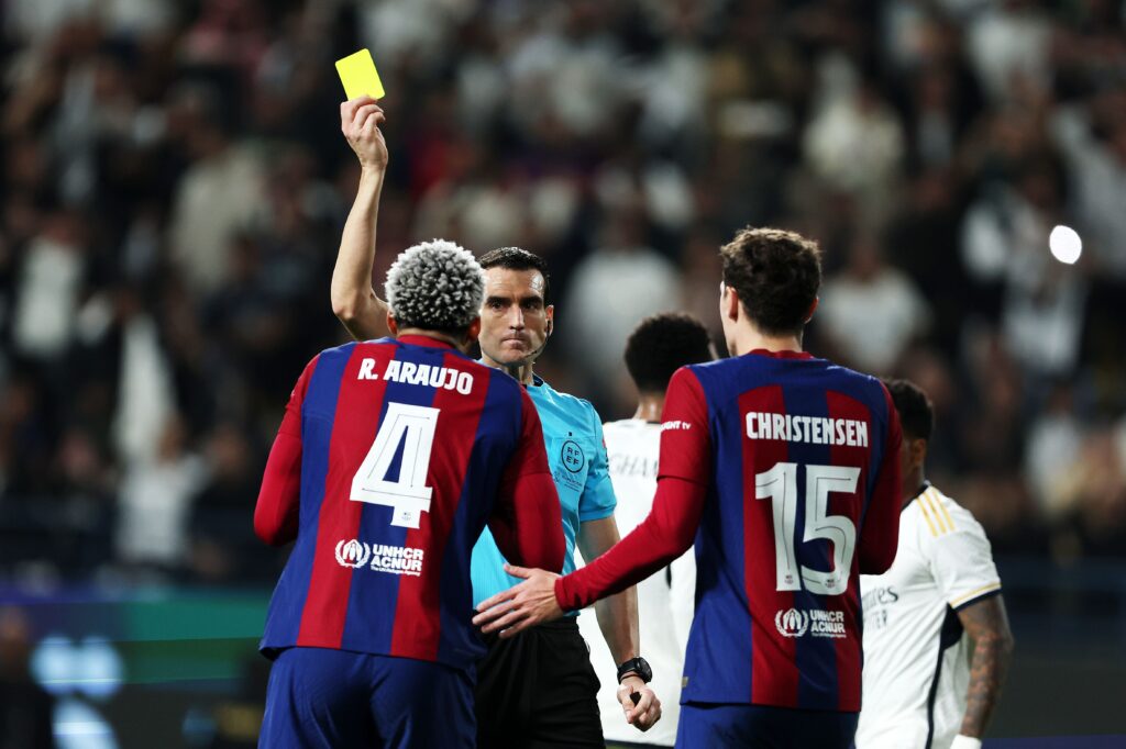 City strikes back: Guardiola wants a center-back from FC Barcelona