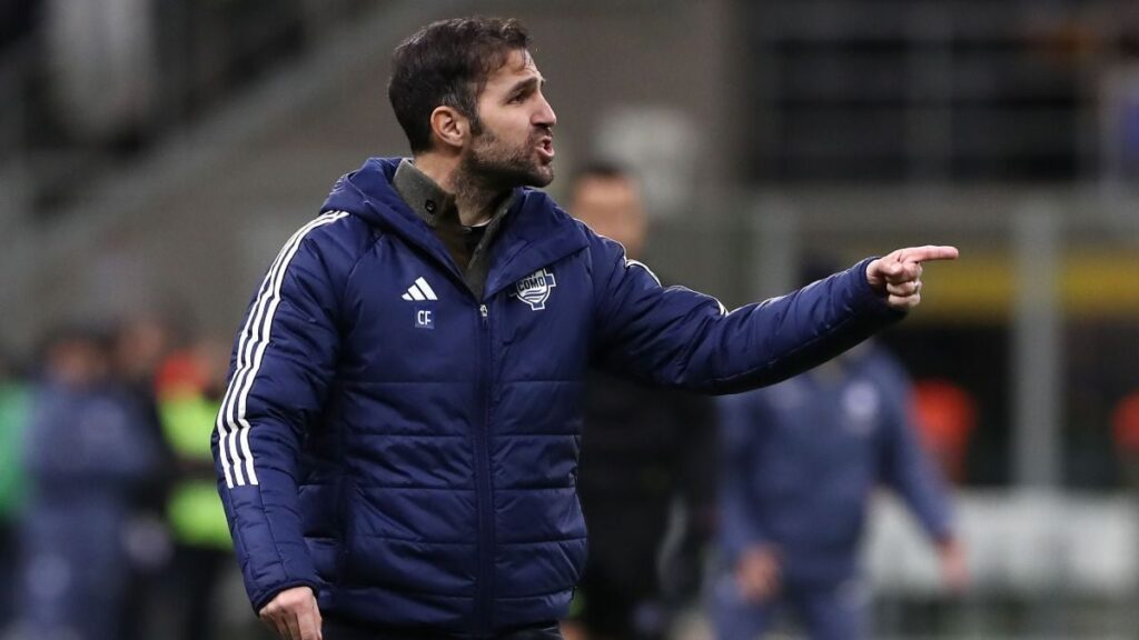 Cesc Fàbregas signs another culé for Como 1907