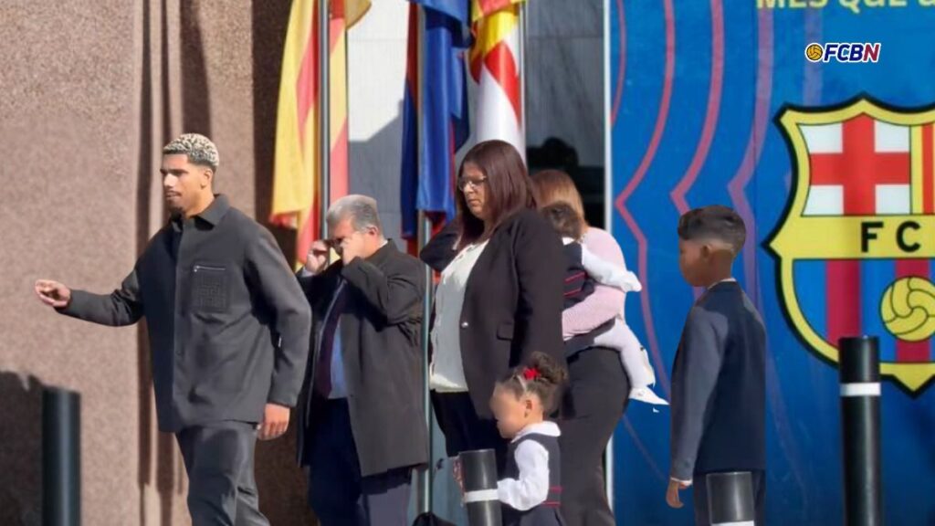 OFFICIAL: Ronald Araujo signs his renewal with FC Barcelona until 2031