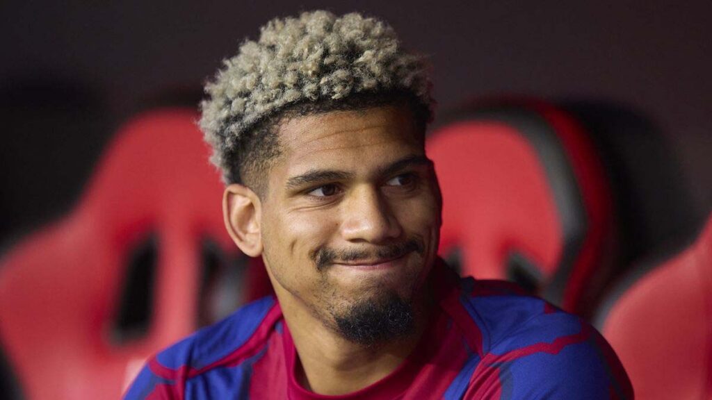 Renewal or immediate sale? Barcelona’s stance on Ronald Araujo’s future