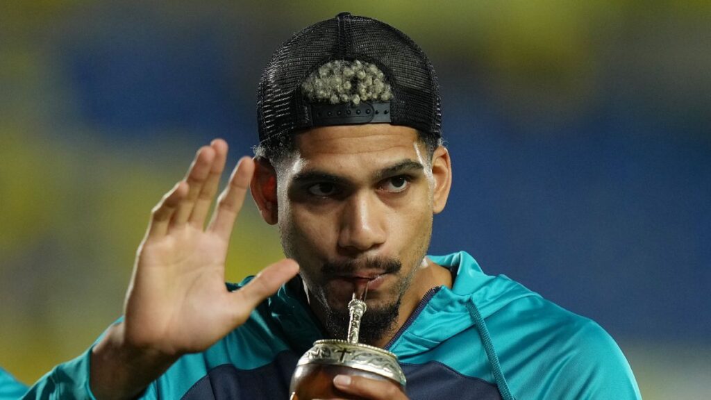 Ronald Araujo will decide his future: Will he stay at Barça?