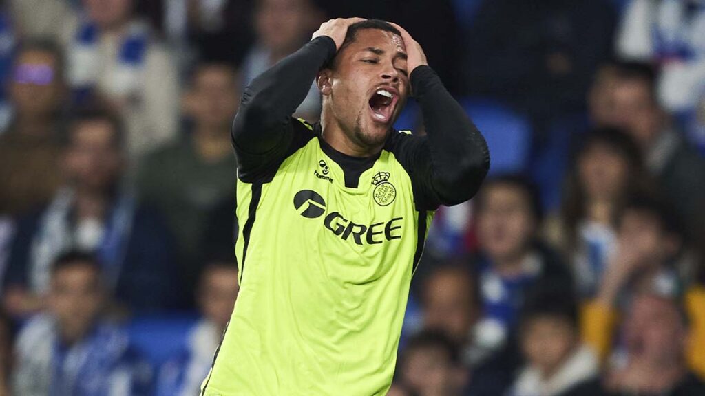 Vitor Roque considers leaving Betis and complicates Barça’s plans