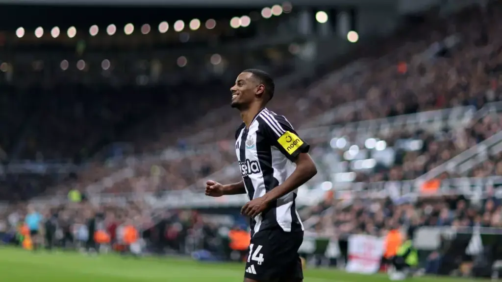 Why does FC Barcelona want to sign Alexander Isak?